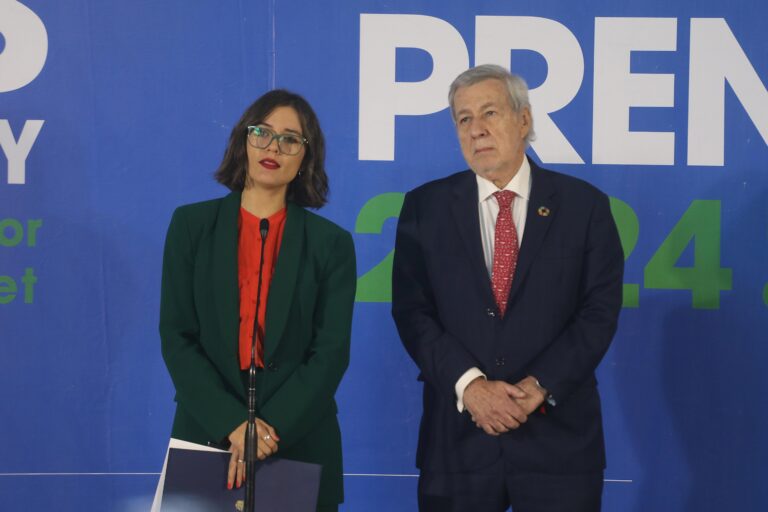 Ministra Vallejo califica como una “mala señal” postergación del juicio por el crimen de la periodista Francisca Sandoval
