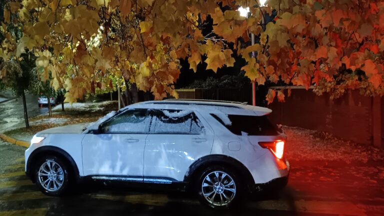 Lluvias y nieve en la RM provocan cortes de tránsito y cierre de pasos bajo nivel