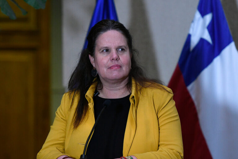 Ministra de Defensa alza la voz por caso Putre y afirma que 