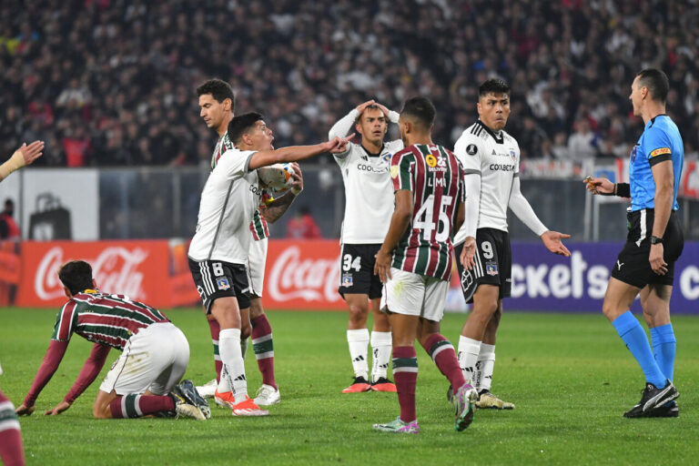 Colo Colo arriesga multa de la Conmebol por US $10 mil tras llegar tarde al Monumental para partido de la Libertadores