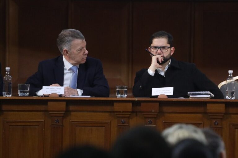 Expresidente Santos halaga a Boric: 