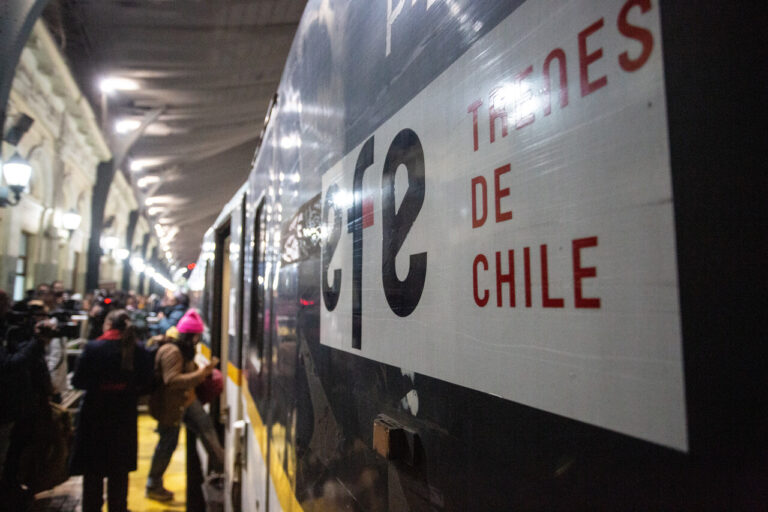 Tren Santiago-Temuco se descarriló en la Región de La Araucanía durante su viaje inaugural