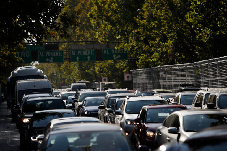 Restricción vehicular por preemergencia ambiental: Estos son todos los vehículos que no pueden transitar en la RM