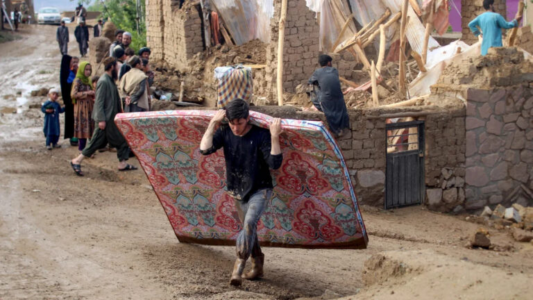 50 muertos y decenas de desaparecidos tras inundaciones en la provincia de Ghor, en Afganistán