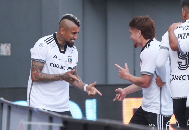 Colo Colo golea a Iquique de visita y acorta su distancia con la U. Chile por el liderato del Campeonato Nacional 2024