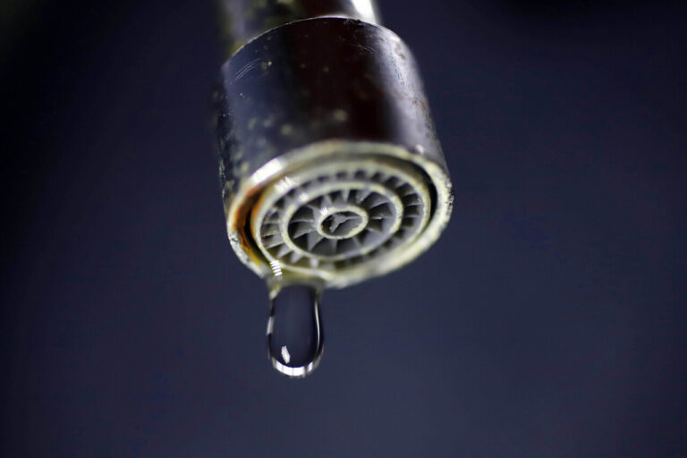 Emergencia en Cabo de Hornos: comuna cuenta con solo tres días de agua potable debido a las intensas lluvias