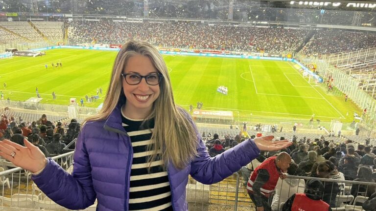 Embajadora de EE.UU. se declara fan de los hinchas chilenos: 