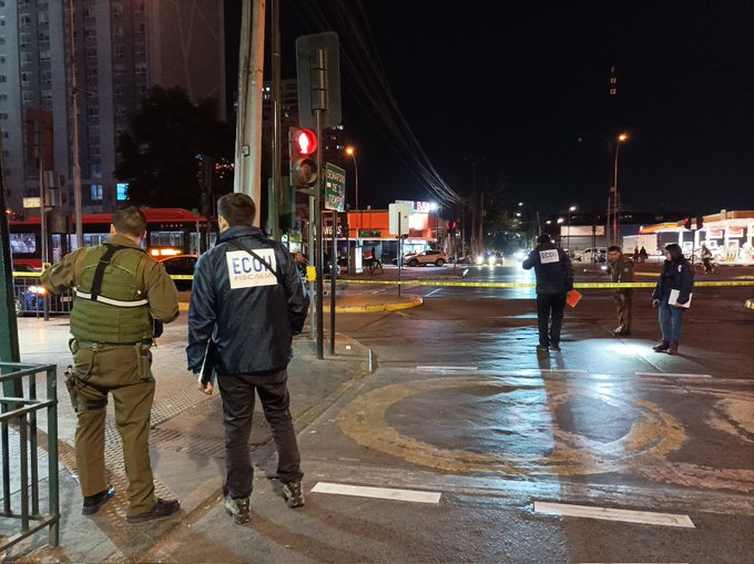 Homicidio frustrado en Estación Central: Hombre fue baleado afuera de terminal de buses