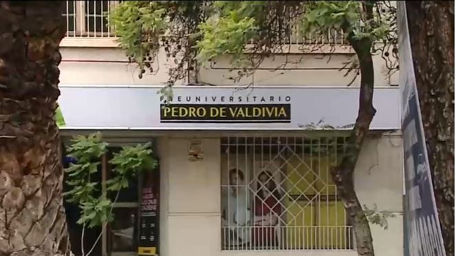 Carabineros desplegó operativo por hombre parapetado al interior de un preuniversitario en el centro de Santiago