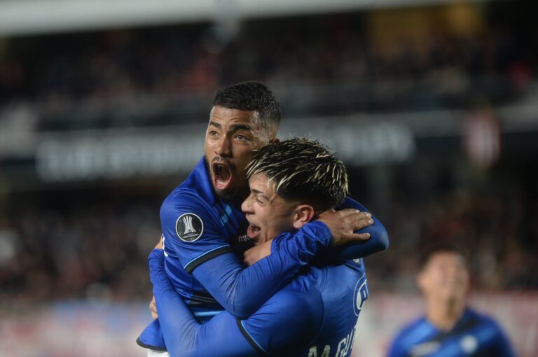 Copa Libertadores: Carlo Villanueva se viste de héroe y le da la victoria a Huachipato en el último minuto