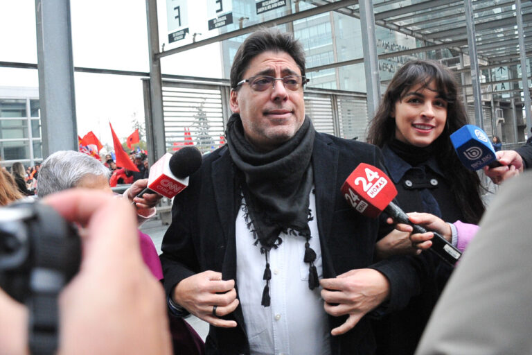 Así fue la caótica llegada de Jadue a su formalización en medio de masivo apoyo de militantes PC