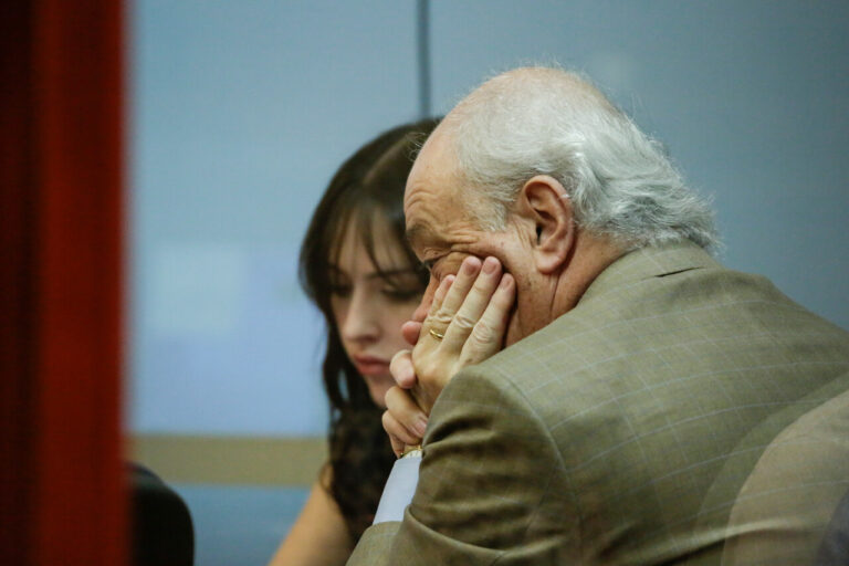 Oncólogo Manuel Álvarez es sentenciado a 7 años de prisión por delitos de abuso sexual reiterado a pacientes