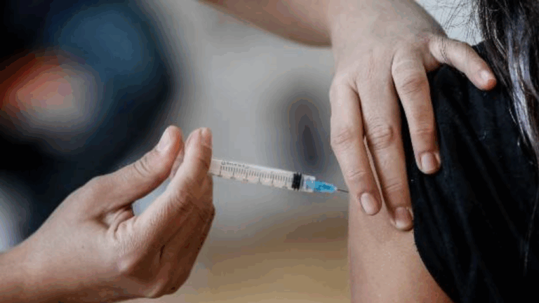 Estas son las 6 estaciones de Metro en las que puedes vacunarte contra la influenza y el COVID-19