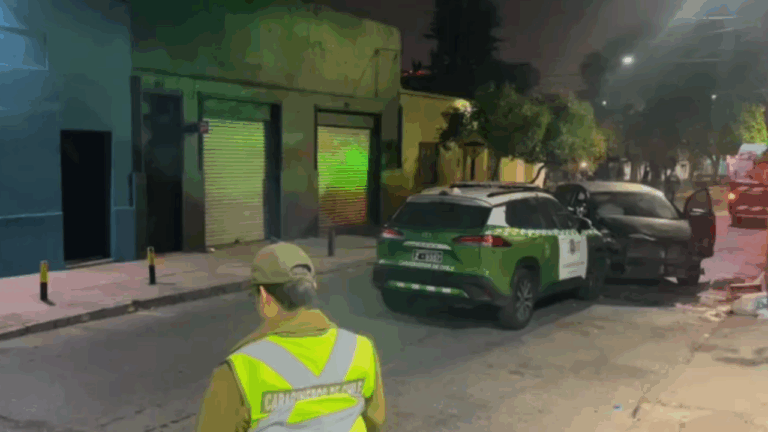 Cinco detenidos por disparar contra casa en La Cisterna y chocar patrulla de Carabineros