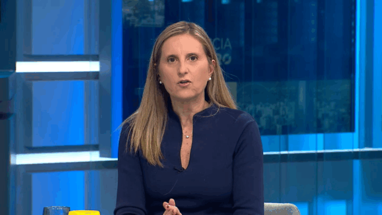 Paula Escobar destaca liderazgo de rectora Rosa Devés: 