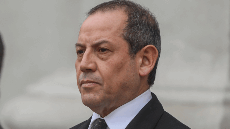 Caso Hermosilla: Revocan prisión preventiva de Sergio Muñoz, exdirector de la PDI