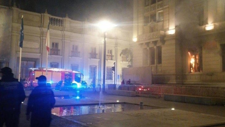 Incendio en Palacio de Tribunales: Reporte preliminar apunta a falla eléctrica