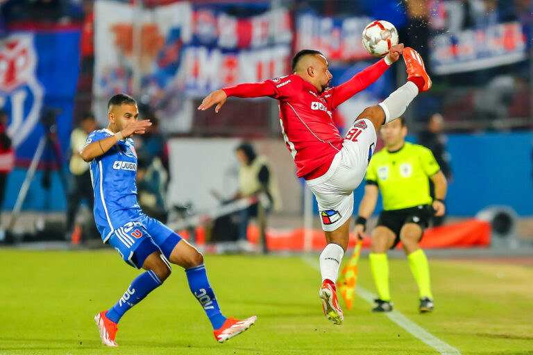 Universidad de Chile empata con Ñublense y complica su permanencia en el liderato del Campeonato Nacional