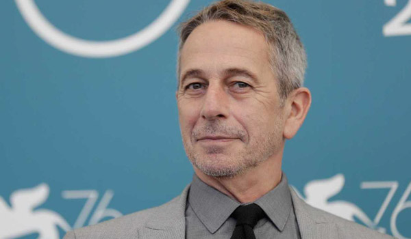 Alfredo Castro debutará como director: Adaptará la novela de Diamela Eltit 