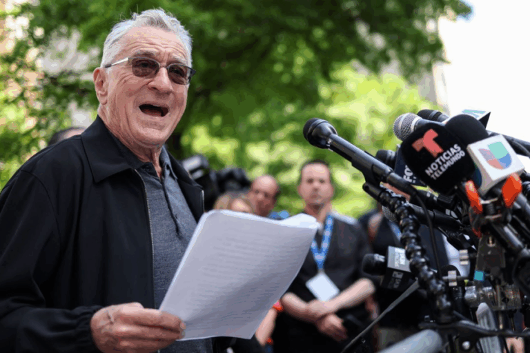 Nueva táctica de Biden: Robert De Niro se presenta en el tribunal durante los alegatos finales del juicio contra Trump