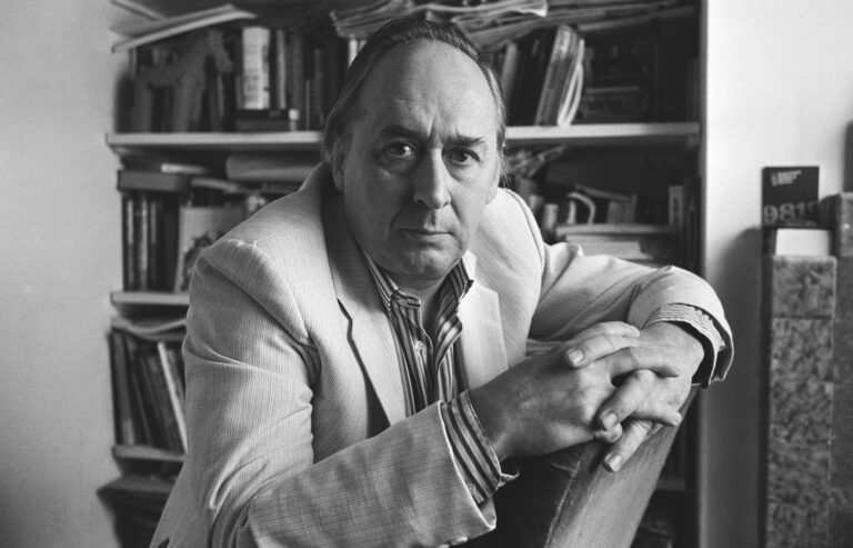 ¿Quién es J.G. Ballard? Conoce al autor que inspiró la temática de la Met Gala 2024