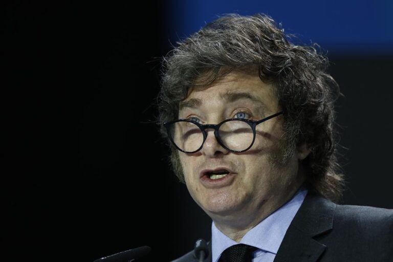 Tras polémico viaje a España: Milei dice que volvió a Argentina 