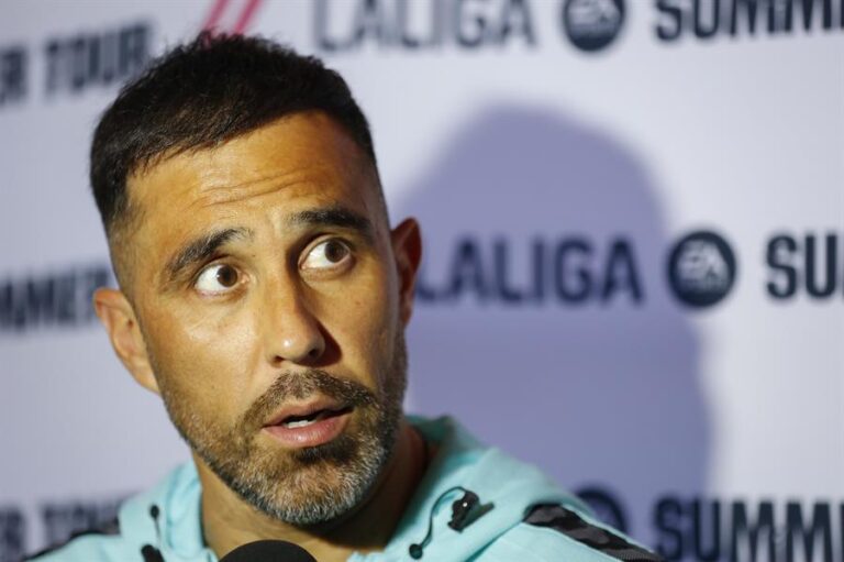 Claudio Bravo confirma que no seguirá en el Real Betis