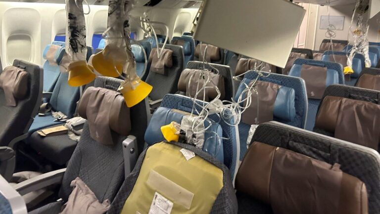 Turbulencias en un vuelo de Singapore Airlines dejan un muerto y 71 heridos