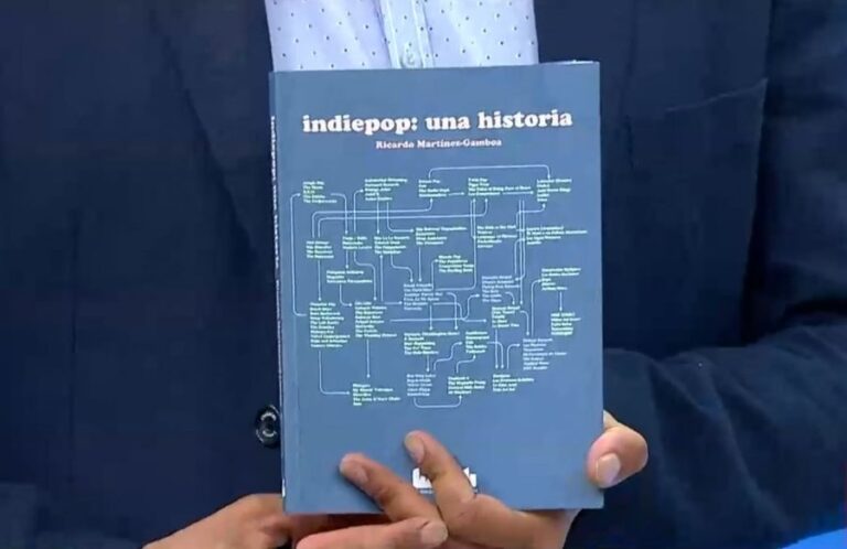 Académico chileno lanza libro sobre la historia de la música indie pop