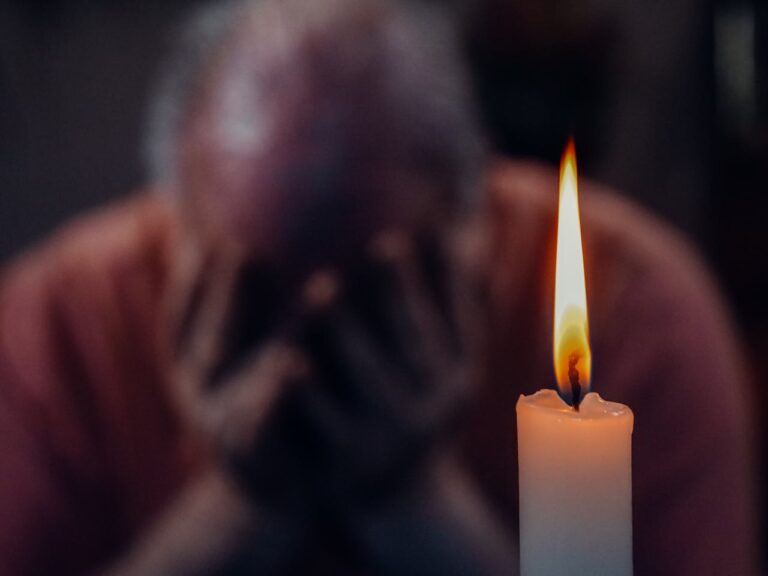 ¿Cómo apoyar el cuidado de personas mayores con demencia?