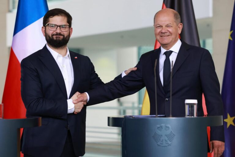 Gira presidencial: Boric y Scholz reafirman cooperación ambiental, energética y para extracción de litio