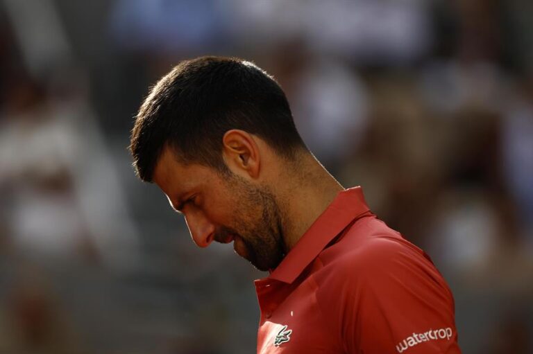 No va más: Djokovic se retira de Roland Garros por una lesión de rodilla