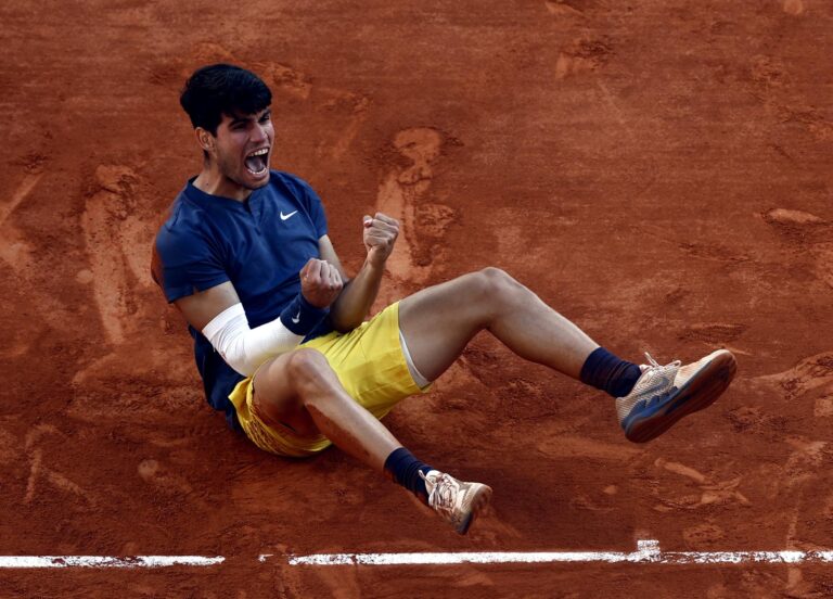 Alcaraz vence a Zverev en Roland Garros y se convierte en el hombre más joven en ganar Grand Slam en todas las superficies