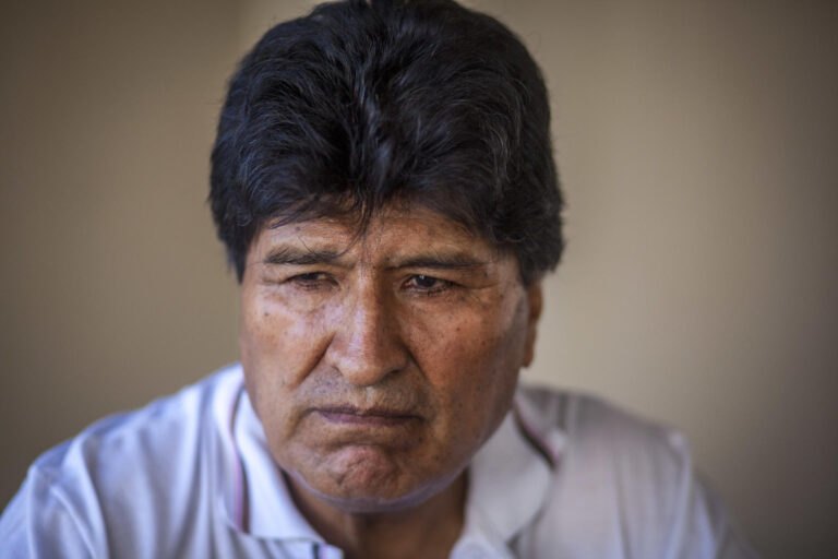 Evo Morales denuncia golpe de Estado en Bolivia y acusa planificación anticipada de militares