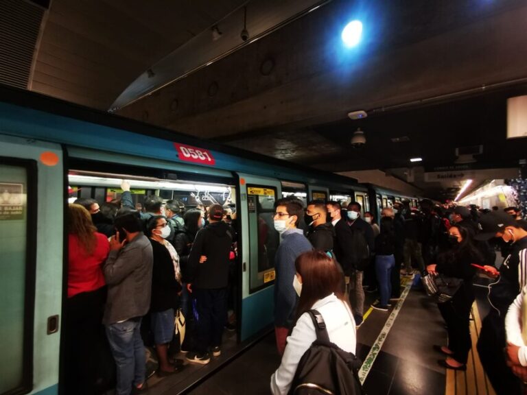 Metro de Santiago anuncia cierre de estaciones en Línea 5 y Línea 1 por manifestaciones