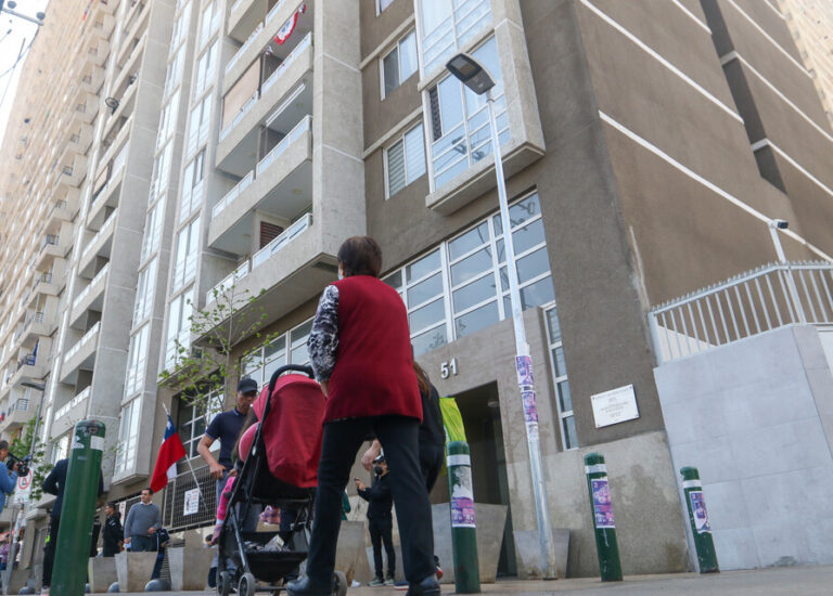 Mujer a cargo de menor de 3 años que cayó desde octavo piso en Quinta Normal tenía guardería irregular y cobraba $ 120 mil mensual