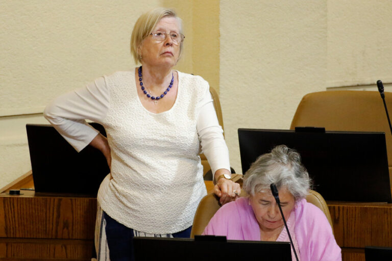 Diputados de derecha rechazaron reemplazo para diputada que se realiza tratamiento contra cáncer