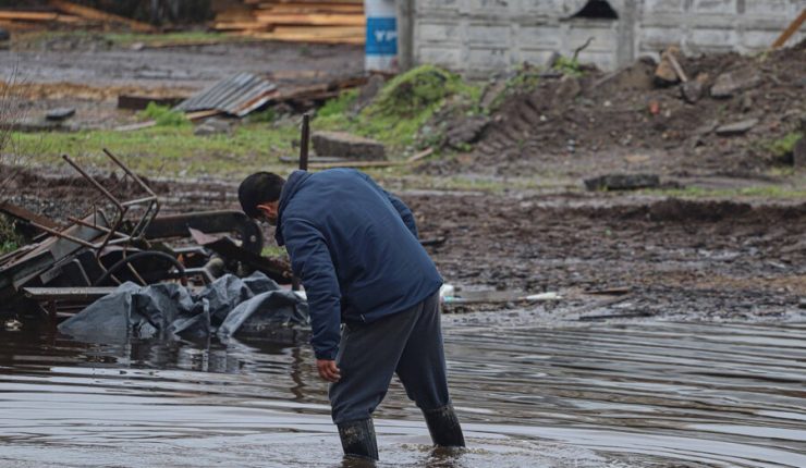 Ordenan evacuación del sector de Las Peñas, en Arauco, por amenaza de remoción en masa por sistema frontal
