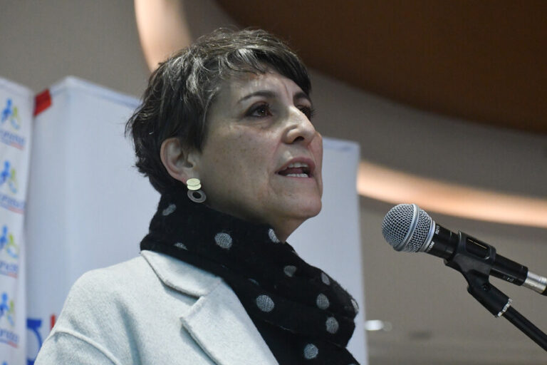 Minsal suspende tratamientos hormonales a adolescentes trans: Convocará expertos para fijar nuevos lineamientos técnicos