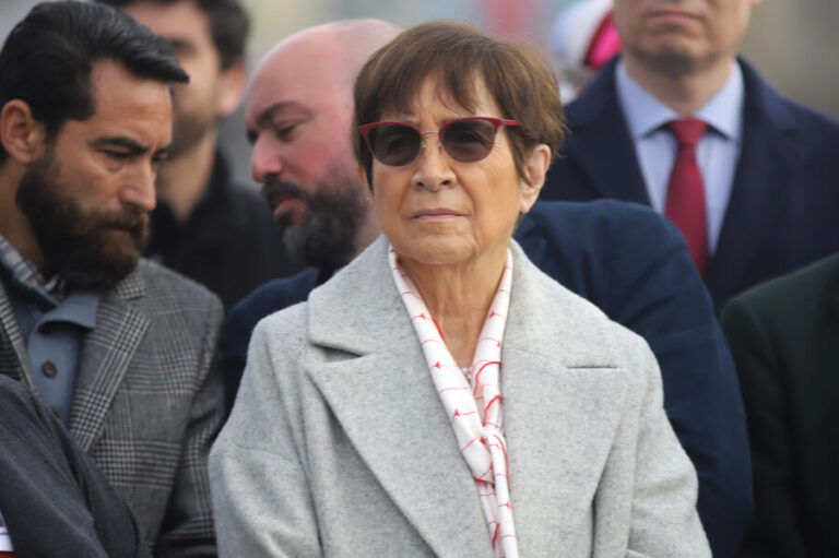 Diputada Hertz visita a Jadue en Capitán Yáber: 