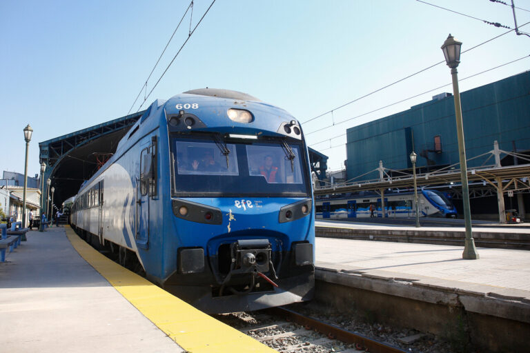 EFE informa que servicio de Nos - Estación Central se mantiene suspendido para este martes 25 de junio