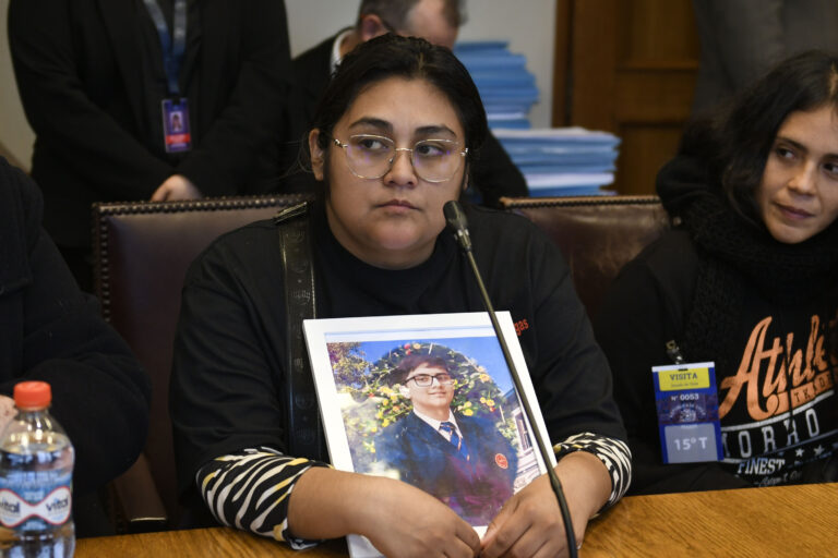Madre de Franco Vargas rechaza exhumación ordenada por ministra Book: 