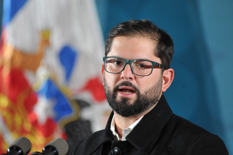 Avance de ultraderecha: Boric llama a la izquierda y centroizquierda 
