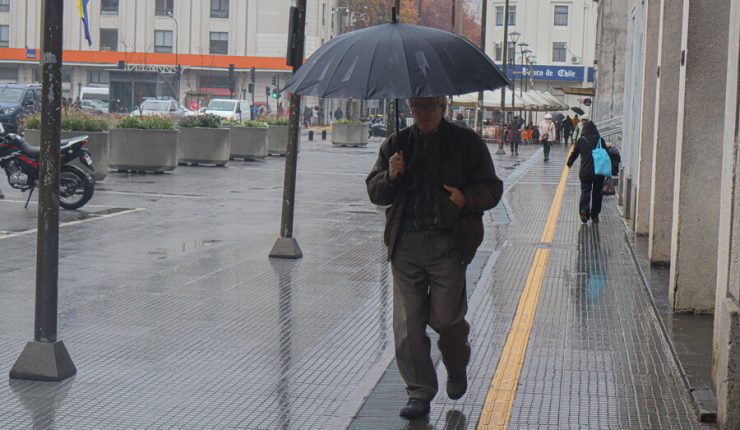 Sistema frontal: ¿A qué hora empieza a llover este fin de semana en la Región Metropolitana?