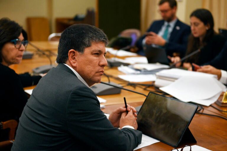 Tras caso Jadue: Monsalve dice que acusar a la justicia de persecución política 