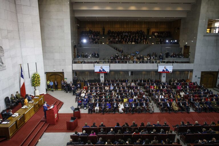 Parlamentarios de derecha se retiran del Salón de Honor del Congreso tras anuncios de Boric sobre Eutanasia y aborto
