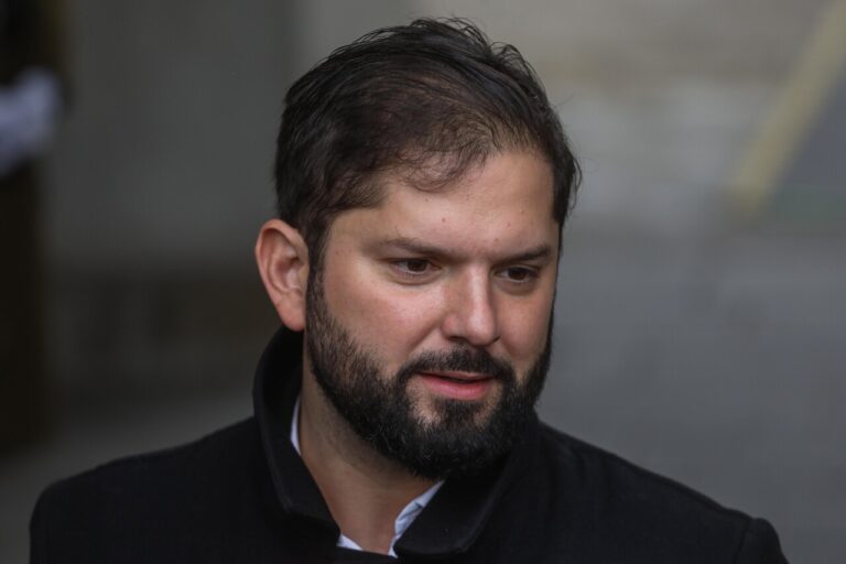 Cadem: Confianza en el Presidente Boric aumenta 4 puntos, alcanzando su nivel más alto desde septiembre de 2022