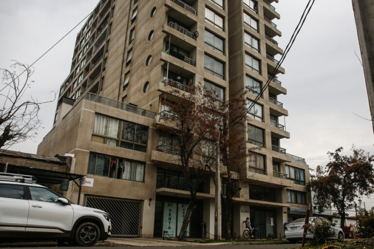 Detienen a cuidadora de niña de tres años que murió tras caer desde el octavo piso de un edificio