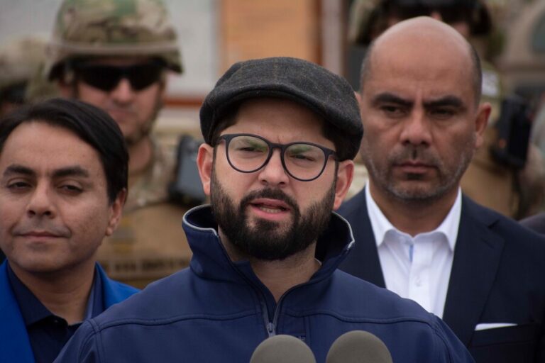 Presidente Boric condena posible levantamiento militar en Bolivia y expresa su 