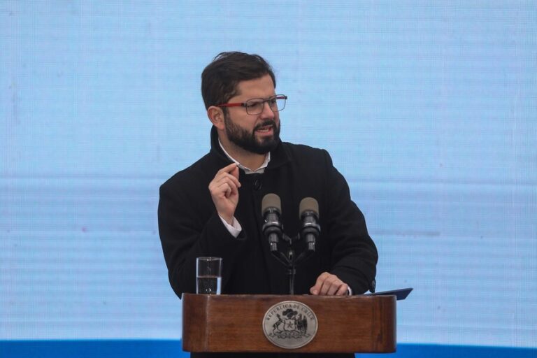 Proyecto de levantamiento del secreto bancario: Presidente Boric critica resistencia parlamentaria e insta a explicar motivos